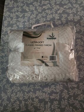 Serenity Home Ultra-Soft Flannel Fringed Throw - White